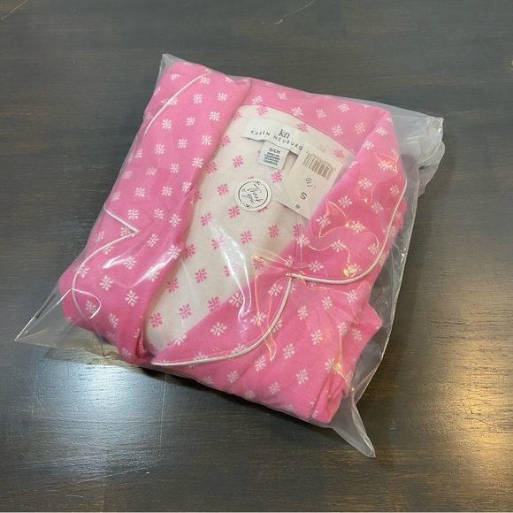 NWT Karen Neuburger Pink and White Pajama Set - Picture 7 of 8